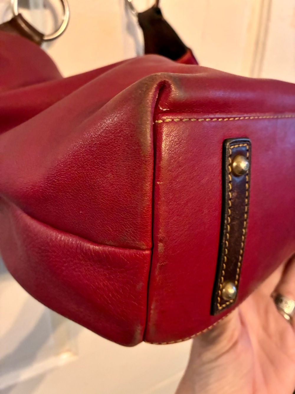 Dooney & Bourke large Hobo Brown leather strap and soft pebbled dark red body - Picture 5 of 8